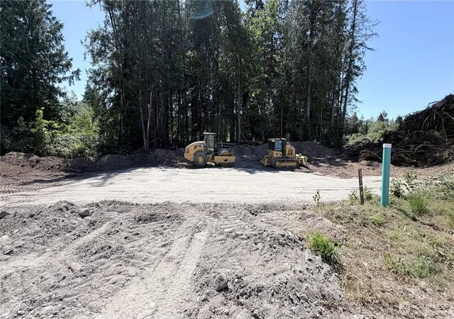 Photo 2 of Sale Pending at 5442 Highpoint Way, Mount Vernon, WA 98273 | MLS# NWM2570213 | Listing updated on 2026-09-25