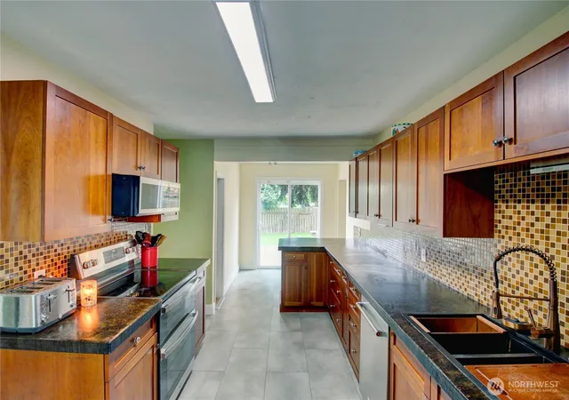 Photo 3 of Single family home for sale at 18011 Mclean Rd, Mount Vernon, WA 98273 | MLS# NWM2570222 | Listing updated on 2026-09-23