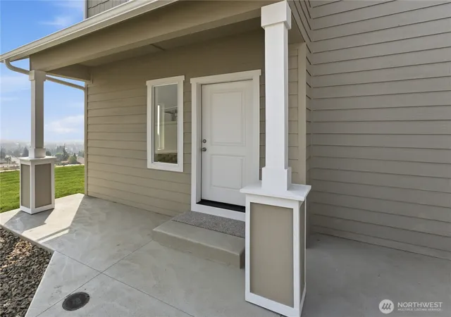 Photo 3 of Single family home for sale at 1923 N Mineral Pl, East Wenatchee, WA 98802 | MLS# NWM2570225 | Listing updated on 2026-09-23