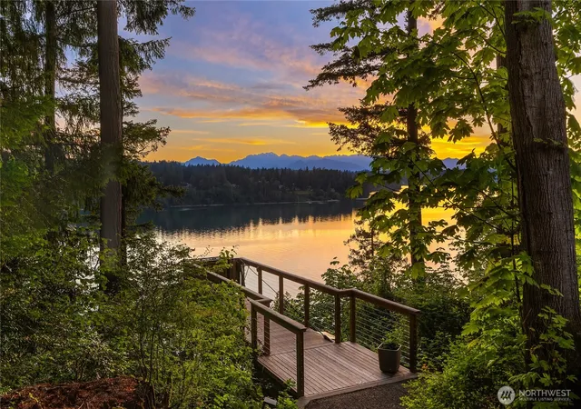 Photo 4 of Single family home for sale at 7733 Hansen Rd NE, Bainbridge Island, WA 98110 | MLS# NWM2570229 | Listing updated on 2026-09-23