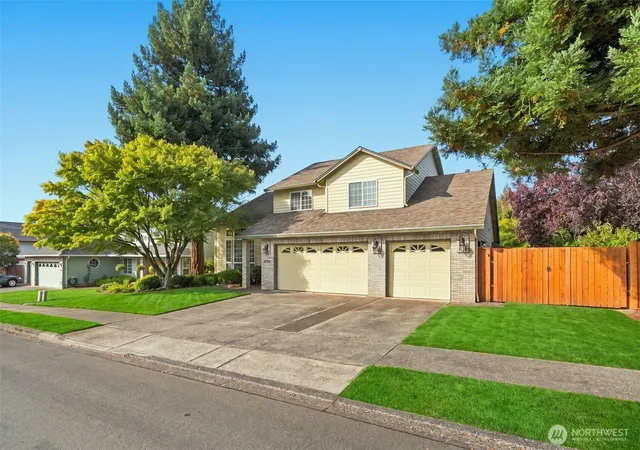 Photo 4 of Single family home for sale at 2533 NW 45th Avenue, Camas, WA 98607 | MLS# NWM2570238 | Listing updated on 2026-09-28