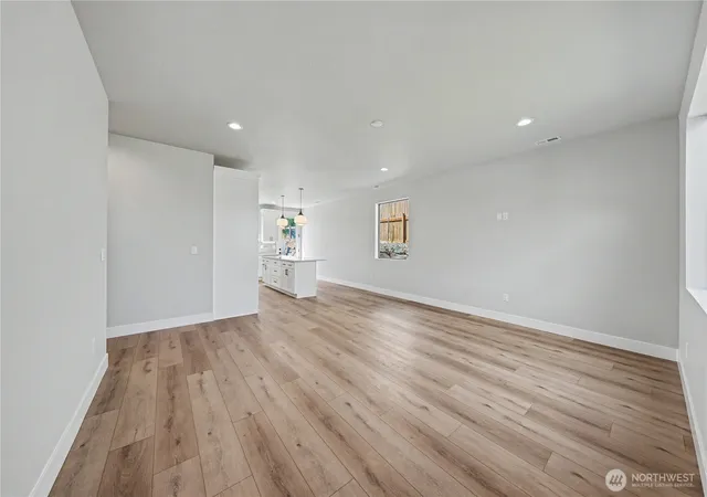 Photo 4 of Sale Pending at 562 S Oasis Loop, East Wenatchee, WA 98802 | MLS# NWM2570240 | Listing updated on 2026-09-28
