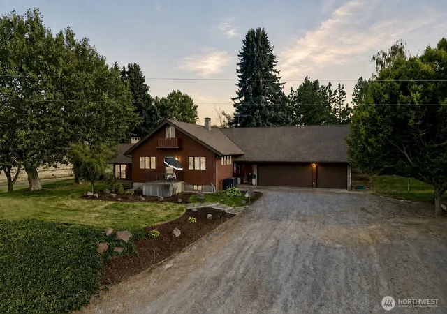 Photo 2 of Single family home for sale at 341 W Bramhall Rd, Dayton, WA 99328 | MLS# NWM2570270 | Listing updated on 2026-09-23