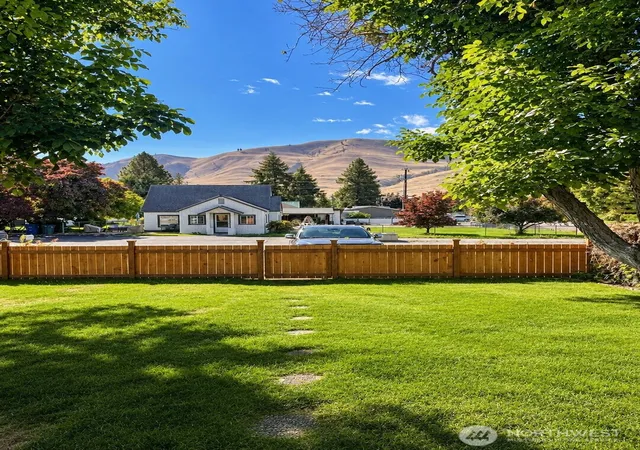 Photo 3 of Contingent at 507 E Wapato Ave, Chelan, WA 98816 | MLS# NWM2570273 | Listing updated on 2026-10-11