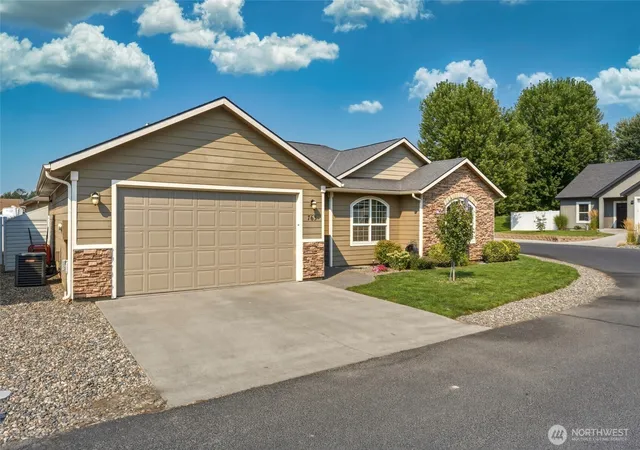 Photo 3 of Single family home for sale at 763 Se Bedford Loop, College Place, WA 99324 | MLS# NWM2570274 | Listing updated on 2026-10-03