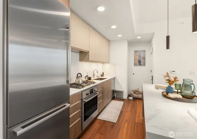 Photo 3 of Condo for sale at 800 Columbia St #2609, Seattle, WA 98104 | MLS# NWM2570282 | Listing updated on 2026-09-25