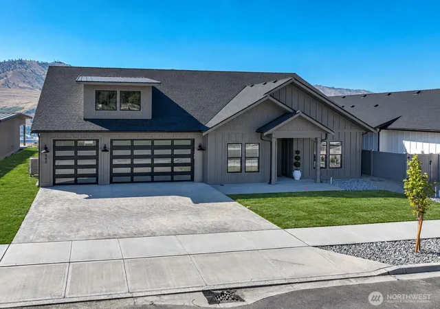 Photo 2 of Single family home for sale at 542 Harvest Ridge Dr, Chelan, WA 98816 | MLS# NWM2570288 | Listing updated on 2026-09-24