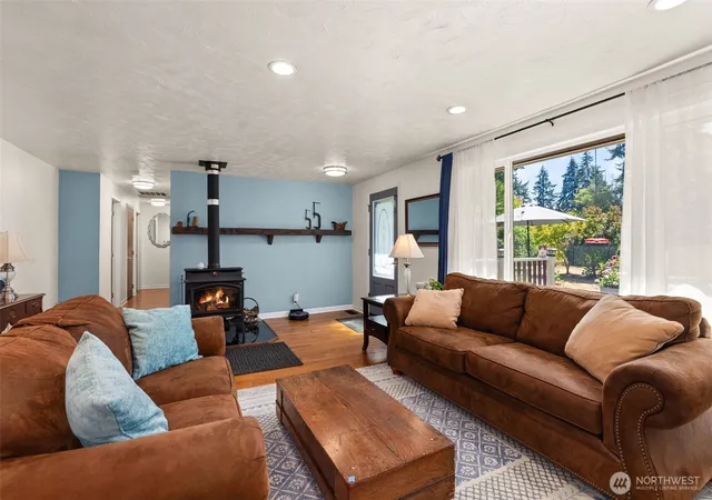 Photo 3 of Sale Pending at 17642 Irwin St Sw, Rochester, WA 98579 | MLS# NWM2570291 | Listing updated on 2026-09-29