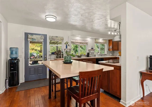 Photo 3 of Sale Pending at 17642 Irwin St Sw, Rochester, WA 98579 | MLS# NWM2570291 | Listing updated on 2026-09-29