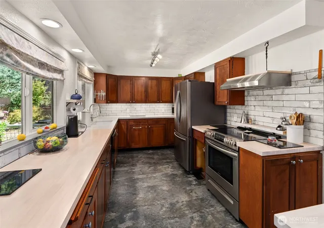 Photo 4 of Sale Pending at 17642 Irwin St Sw, Rochester, WA 98579 | MLS# NWM2570291 | Listing updated on 2026-09-29