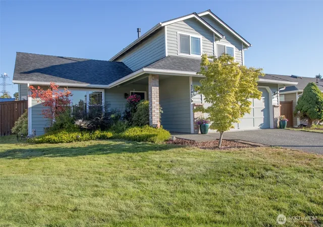 Photo 2 of Single family home for sale at 1416 352nd Ct, Federal Way, WA 98023 | MLS# NWM2570292 | Listing updated on 2026-09-29