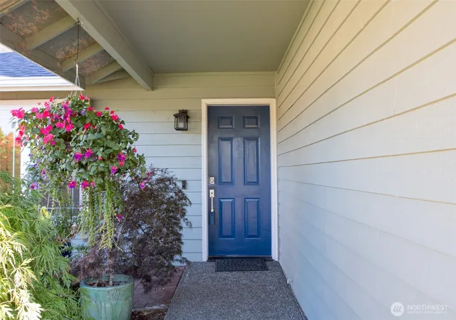 Photo 3 of Single family home for sale at 1416 352nd Ct, Federal Way, WA 98023 | MLS# NWM2570292 | Listing updated on 2026-09-29