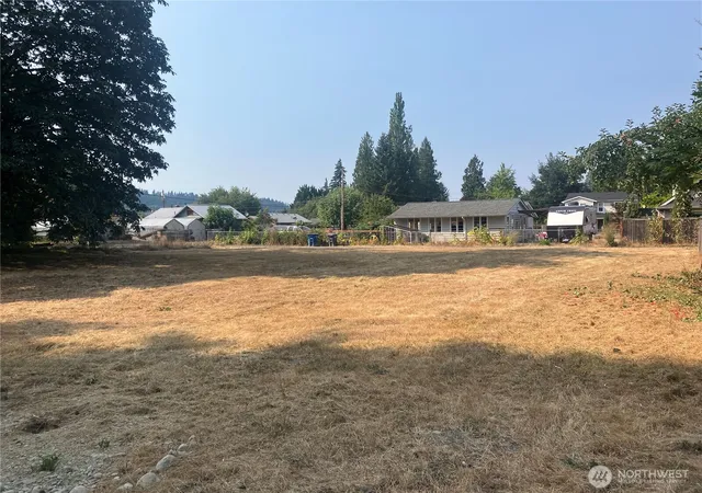 Photo 3 of Sale Pending at 3 E Xxxx Reitze St, Carnation, WA 98014 | MLS# NWM2570299 | Listing updated on 2026-09-29