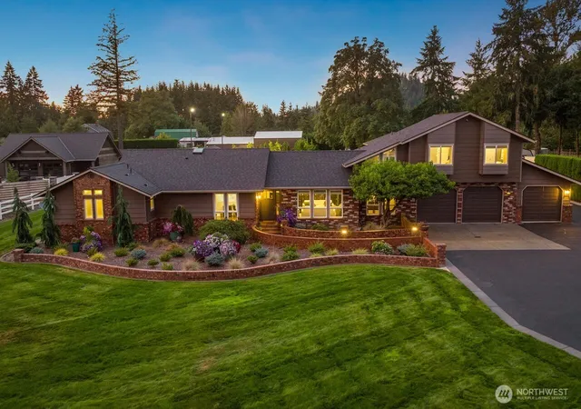 Photo 2 of Mansion for sale at 109 Bond Dr, Castle Rock, WA 98611 | MLS# NWM2570300 | Listing updated on 2026-09-23