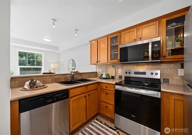 Photo 3 of Sale Pending at 690 32nd St #B412, Bellingham, WA 98225 | MLS# NWM2570302 | Listing updated on 2026-09-25