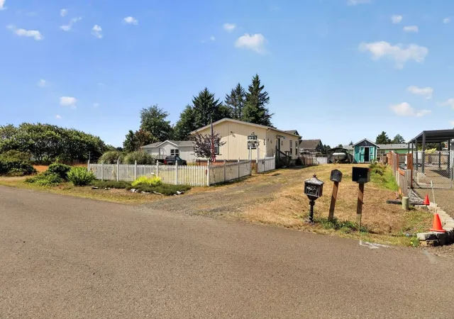 Photo 3 of Manufactured home for sale at 505 Chenois Ave Se, Ocean Shores, WA 98569 | MLS# NWM2570332 | Listing updated on 2026-10-22