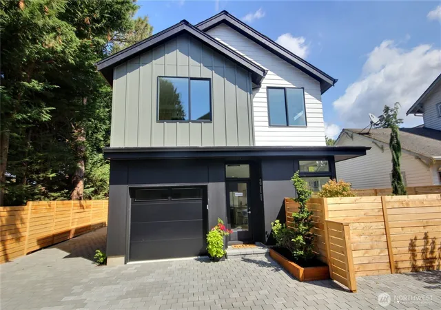 Photo 1 of Single family home for sale at 811 Ne 90th Street, Seattle, WA 98115 | MLS# NWM2570339 | Listing updated on 2026-09-29