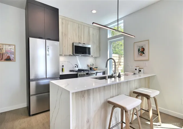 Photo 3 of Single family home for sale at 811 Ne 90th Street, Seattle, WA 98115 | MLS# NWM2570339 | Listing updated on 2026-09-29
