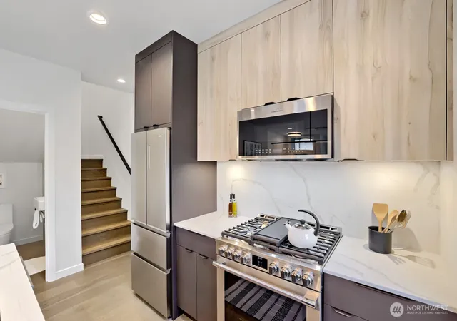 Photo 3 of Single family home for sale at 811 NE 90th Street, Seattle, WA 98115 | MLS# NWM2570339 | Listing updated on 2026-09-29