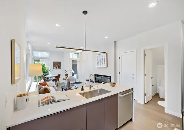 Photo 4 of Single family home for sale at 811 NE 90th Street, Seattle, WA 98115 | MLS# NWM2570339 | Listing updated on 2026-09-29