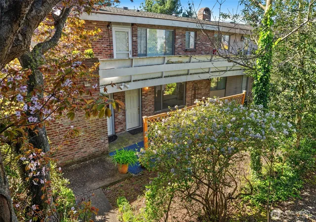 Photo 3 of Multi family home for sale at 324 3rd Avenue S, Edmonds, WA 98020 | MLS# NWM2570351 | Listing updated on 2026-09-23