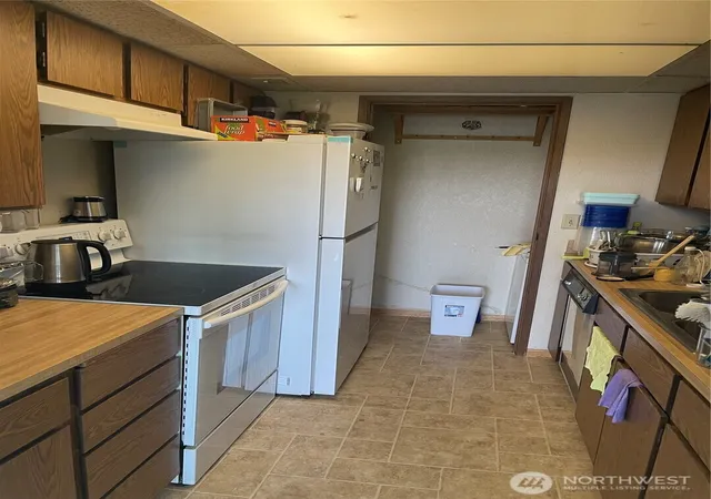 Photo 3 of Condo for sale at 9515 Ne 180th Street #C303, Bothell, WA 98011 | MLS# NWM2570361 | Listing updated on 2026-09-23