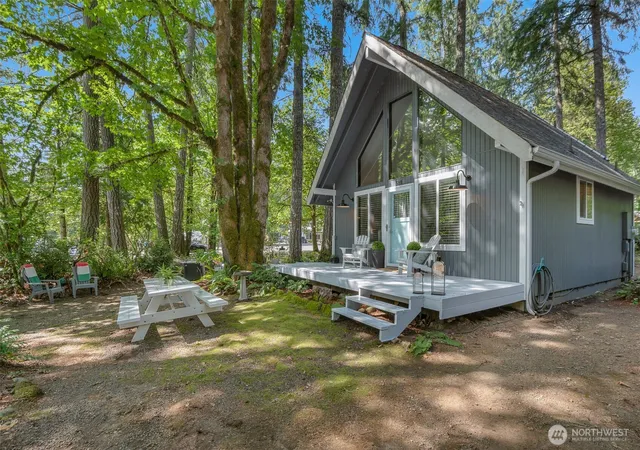 Photo 1 of Single family home for sale at 510 N Duckabush Dr E, Hoodsport, WA 98548 | MLS# NWM2570362 | Listing updated on 2026-09-23