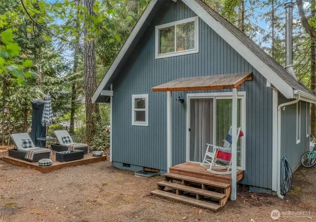 Photo 2 of Single family home for sale at 510 N Duckabush Dr E, Hoodsport, WA 98548 | MLS# NWM2570362 | Listing updated on 2026-09-23