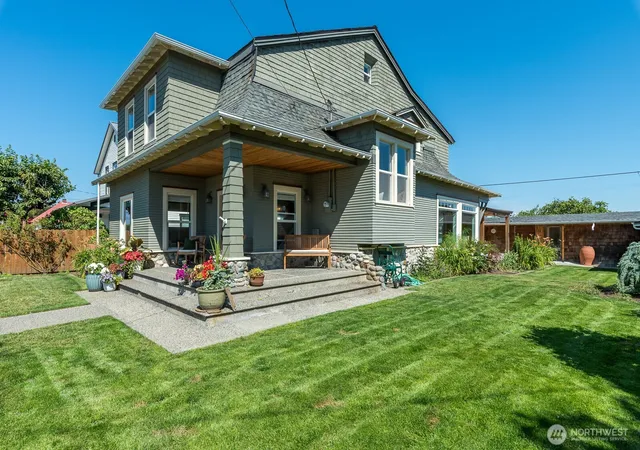 Photo 2 of Single family home for sale at 1118 4th Street, Anacortes, WA 98221 | MLS# NWM2570371 | Listing updated on 2026-09-30
