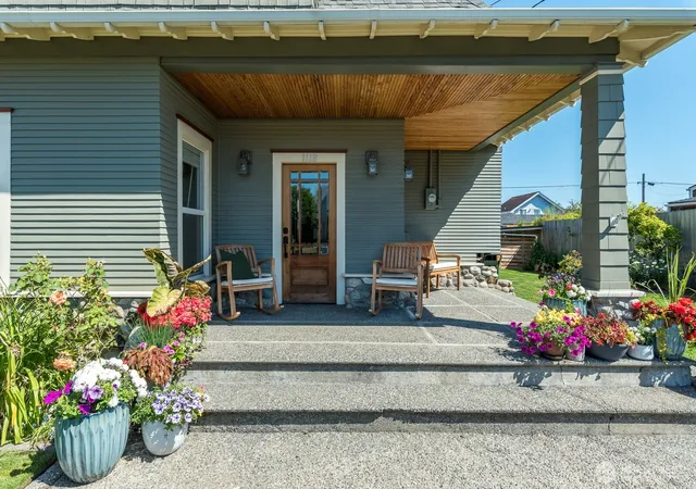 Photo 4 of Single family home for sale at 1118 4th Street, Anacortes, WA 98221 | MLS# NWM2570371 | Listing updated on 2026-09-30