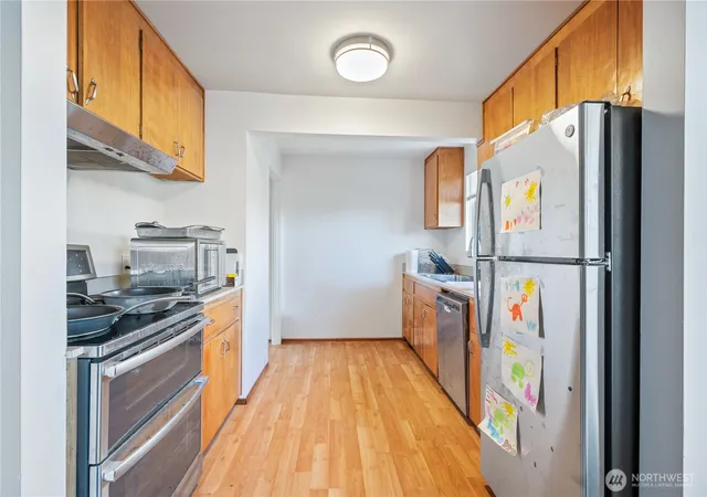 Photo 4 of Multi family home for sale at 318 3rd Avenue S, Edmonds, WA 98020 | MLS# NWM2570382 | Listing updated on 2026-09-23