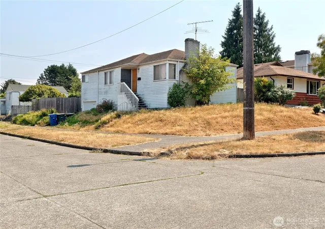 Photo 3 of Sale Pending at 3002 21st Avenue S, Seattle, WA 98144 | MLS# NWM2570398 | Listing updated on 2026-09-25