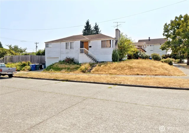 Photo 3 of Sale Pending at 3002 21st Avenue S, Seattle, WA 98144 | MLS# NWM2570398 | Listing updated on 2026-09-25