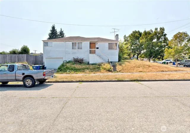 Photo 4 of Sale Pending at 3002 21st Avenue S, Seattle, WA 98144 | MLS# NWM2570398 | Listing updated on 2026-09-25