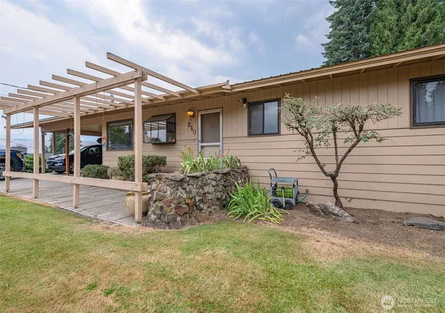Photo 1 of Single family home for sale at 840 N Kentucky Ave, East Wenatchee, WA 98802 | MLS# NWM2570409 | Listing updated on 2026-09-18