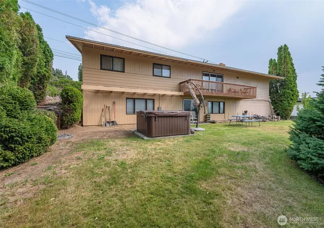 Photo 2 of Single family home for sale at 840 N Kentucky Ave, East Wenatchee, WA 98802 | MLS# NWM2570409 | Listing updated on 2026-09-18