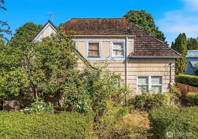 Photo 2 of Single family home for sale at 5003 NE 41st Street, Seattle, WA 98105 | MLS# NWM2570417 | Listing updated on 2026-10-08