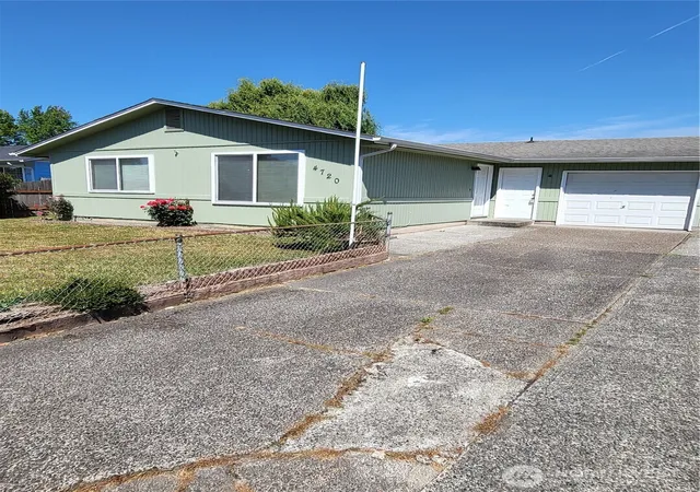 Photo 2 of Single family home for sale at 4720 Merlin St, Longview, WA 98632 | MLS# NWM2570426 | Listing updated on 2026-09-26