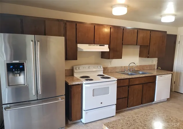 Photo 3 of Single family home for sale at 4720 Merlin St, Longview, WA 98632 | MLS# NWM2570426 | Listing updated on 2026-09-26