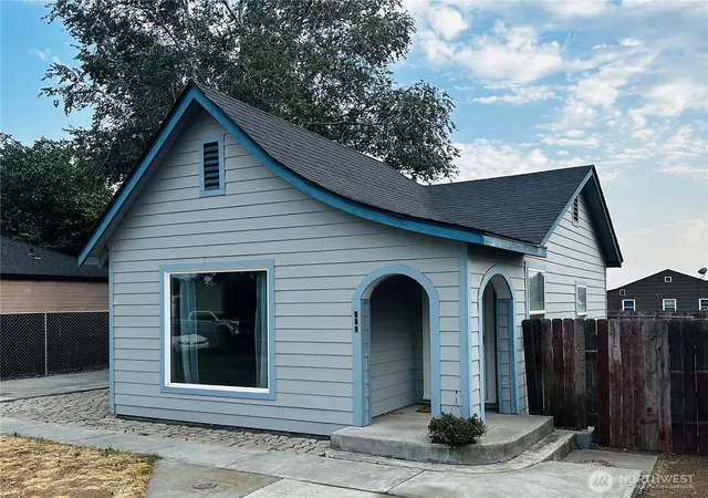 Photo 1 of Single family home for sale at 260 Sw 6th Avenue, Ephrata, WA 98823 | MLS# NWM2570428 | Listing updated on 2026-09-23