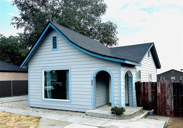 Photo 2 of Single family home for sale at 260 Sw 6th Avenue, Ephrata, WA 98823 | MLS# NWM2570428 | Listing updated on 2026-10-19