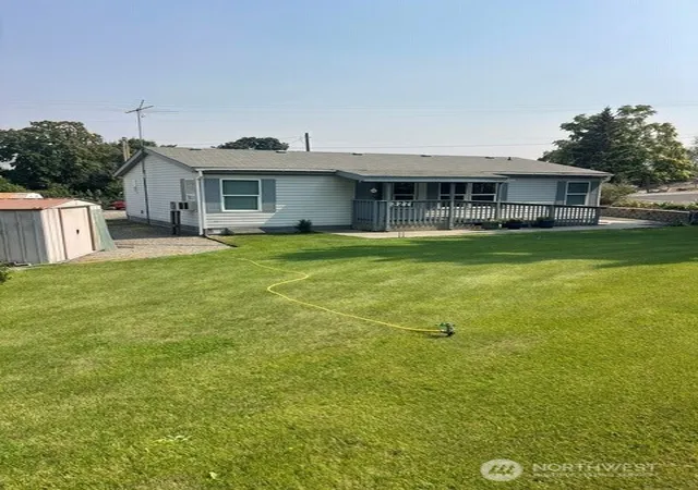 Photo 2 of Manufactured home for sale at 327 Beach St, Pateros, WA 98846 | MLS# NWM2570429 | Listing updated on 2026-09-23