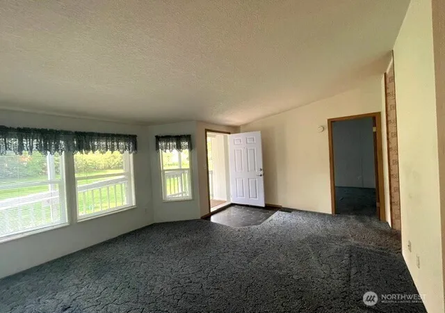 Photo 4 of Manufactured home for sale at 327 Beach St, Pateros, WA 98846 | MLS# NWM2570429 | Listing updated on 2026-09-23