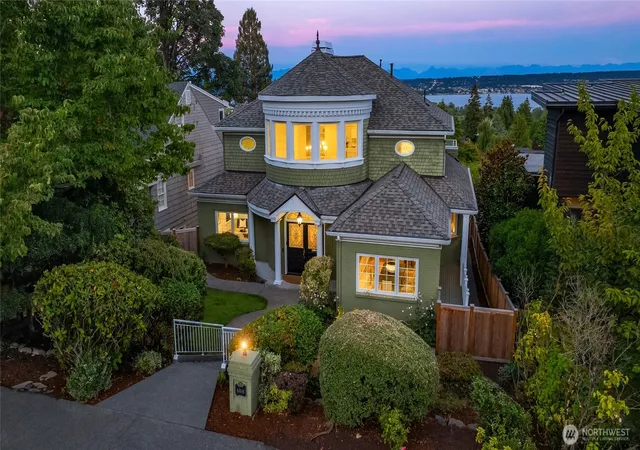 Photo 1 of Single family home for sale at 6816 51st Ave Ne, Seattle, WA 98115 | MLS# NWM2570447 | Listing updated on 2026-09-30