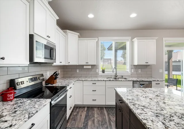 Photo 1 of Single family home for sale at 3211 Indigo Ln, Pasco, WA 99301 | MLS# NWM2570456 | Listing updated on 2026-09-23