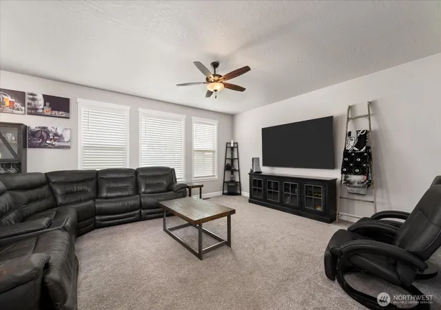 Photo 3 of Single family home for sale at 3211 Indigo Ln, Pasco, WA 99301 | MLS# NWM2570456 | Listing updated on 2026-09-23