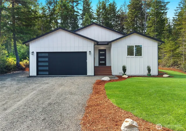 Photo 2 of Single family home for sale at 20 E Meadow Mist Pl, Belfair, WA 98528 | MLS# NWM2570463 | Listing updated on 2026-10-01