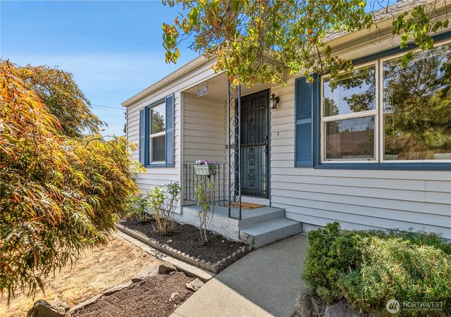Photo 3 of Sale Pending at 2722 N Tyler St, Tacoma, WA 98407 | MLS# NWM2570464 | Listing updated on 2026-09-22