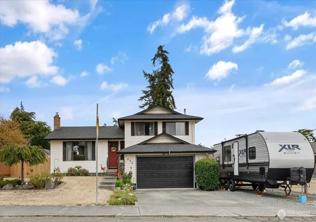 Photo 1 of Sale Pending at 554 Nw Fairhaven Dr, Oak Harbor, WA 98277 | MLS# NWM2570505 | Listing updated on 2026-09-20