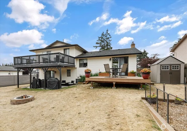 Photo 3 of Sale Pending at 554 Nw Fairhaven Dr, Oak Harbor, WA 98277 | MLS# NWM2570505 | Listing updated on 2026-09-20